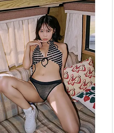 나루미 아오이 시에리 쿠라사와 위클리 플레이보이 2025년 44호