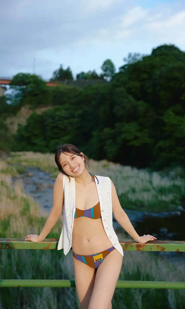 오와다 나나 주간 플레이보이 포토북 「깊은 숲 속에서」 Set.01