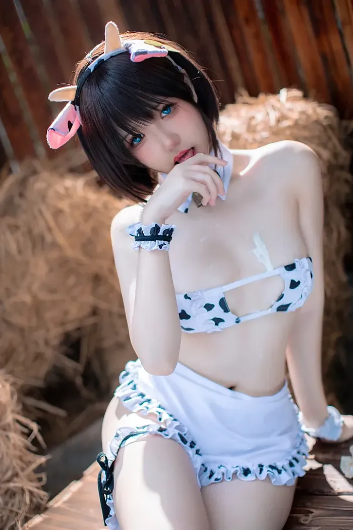 코스프레 아쿤 – 우유를 마시는 아쿤