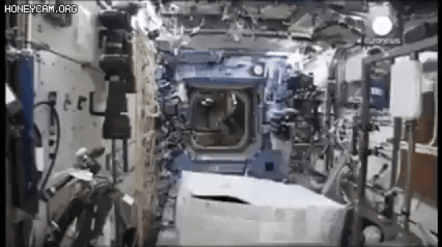 우주 정거장에서 몰카한 대원