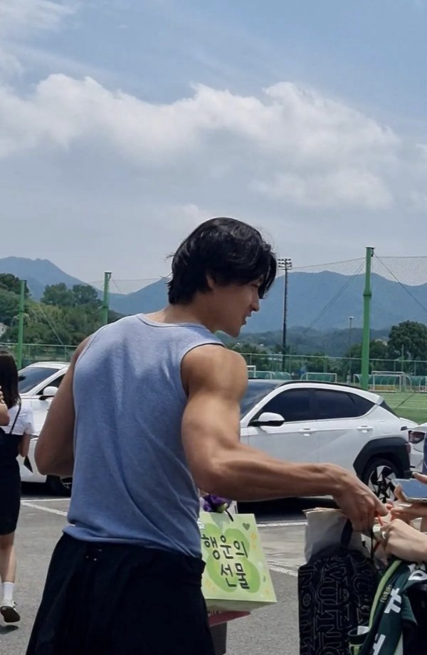 124297_141694_2442.jpeg 조규성 외모 리즈시절 ㄷㄷ...jpg