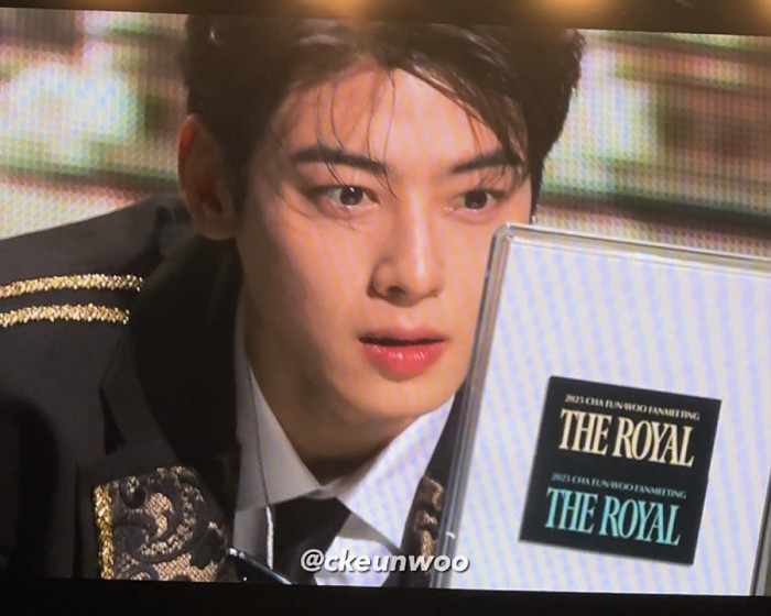 오늘 일본 팬미팅에서 차은우가 셀프로 그린 자화상.jpg