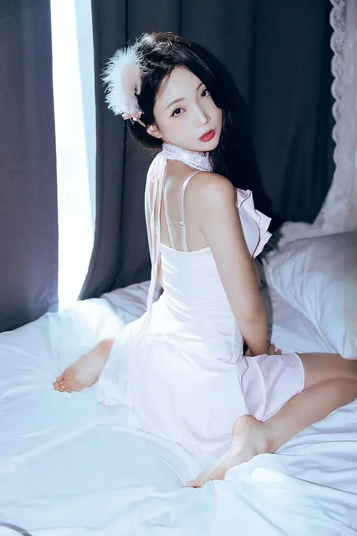 Hanseul 한슬, PhotoBook 「Black Swan」 Set.02
