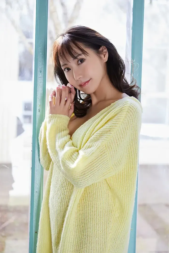 이누마루 리리코 (戌丸凛々子), FRIDAY 디지털 사진집 『현직 대형 광고 대행사 OL의 글래머러스 바디 vol.2』 Set.03