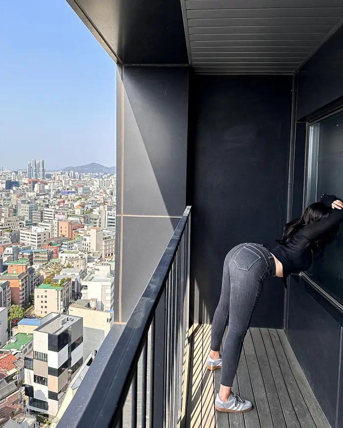 일관 되게 엉덩이 자랑