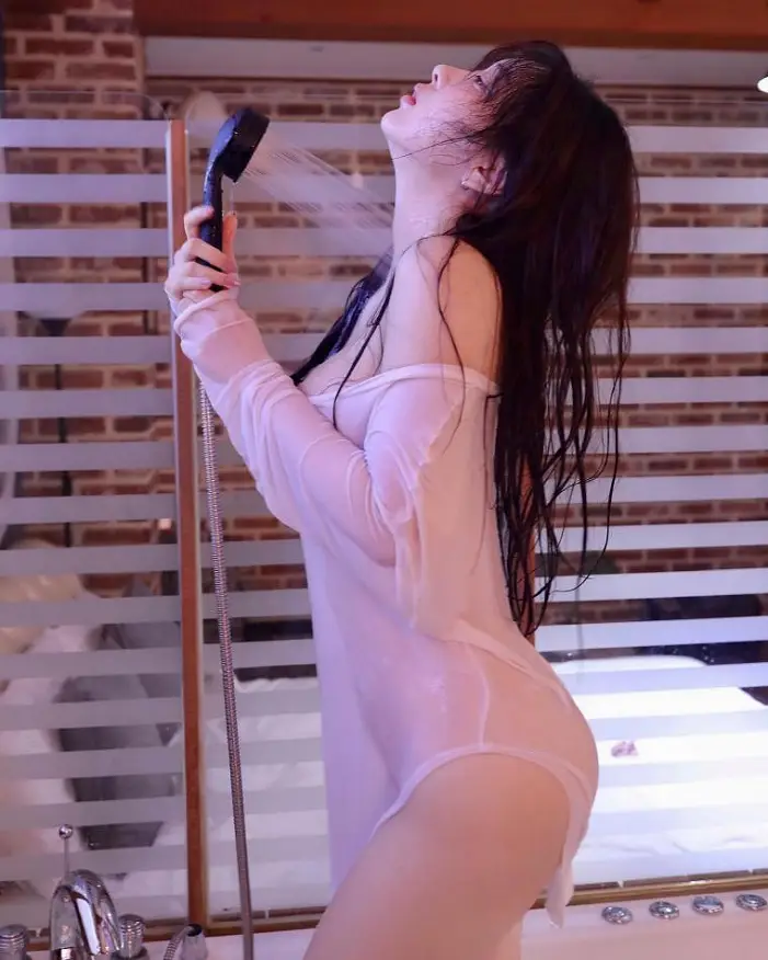 온몸을 적신 신재은