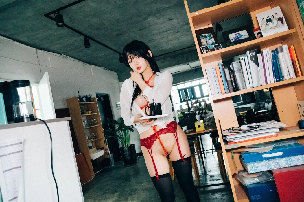 ZIA.Kwon 권지아, Loozy ‘Office Slave’ Set.04
